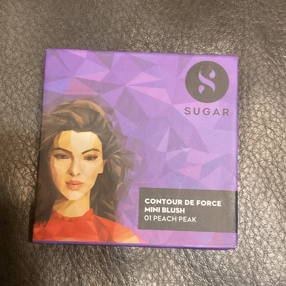 Sugar Contour De Force Mini Blush-Peach Peak: Soft peach pink.